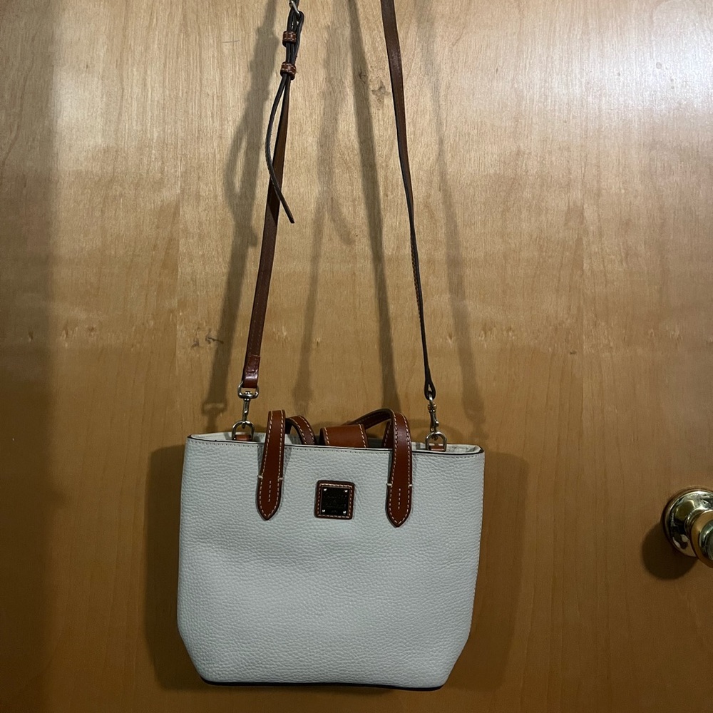 EUC DOONEY AND BOURKE CROSSBODY